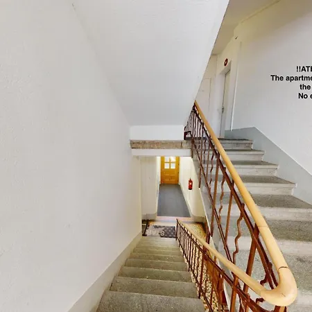 Solution-grischun - Zentrales Dachzimmer - Kaffee&tee - Gemeinschaftsbad - Etagenbett -dachterrasse * Coira
