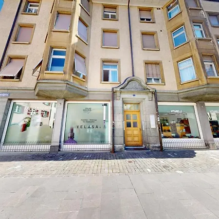 Solution-grischun - Zentrales Dachzimmer - Kaffee&tee - Gemeinschaftsbad - Etagenbett -dachterrasse Chur