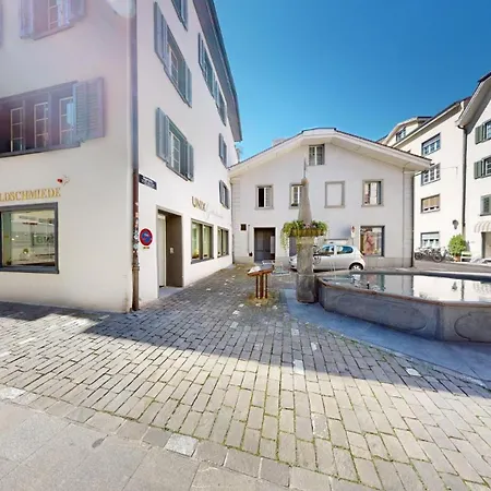 Solution-grischun - Zentrales Dachzimmer - Kaffee&tee - Gemeinschaftsbad - Etagenbett -dachterrasse Apartment *