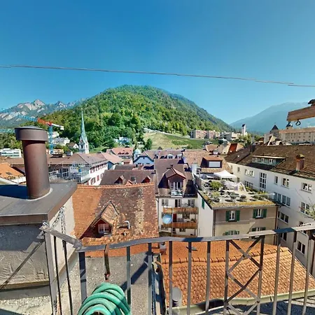 Solution-grischun - Zentrales Dachzimmer - Kaffee&tee - Gemeinschaftsbad - Etagenbett -dachterrasse *