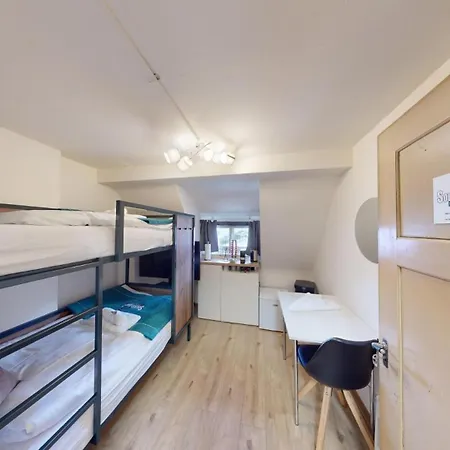 Solution-grischun - Zentrales Dachzimmer - Kaffee&tee - Gemeinschaftsbad - Etagenbett -dachterrasse Apartment