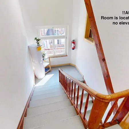 Solution-grischun - Zentrales Dachzimmer - Kaffee&tee - Gemeinschaftsbad - Etagenbett -dachterrasse * Chur