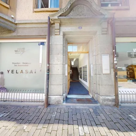 Solution-grischun - Zentrales Dachzimmer - Kaffee&tee - Gemeinschaftsbad - Etagenbett -dachterrasse