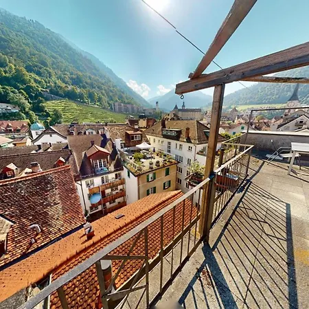 Solution-grischun - Zentrales Dachzimmer - Kaffee&tee - Gemeinschaftsbad - Etagenbett -dachterrasse Appartement *